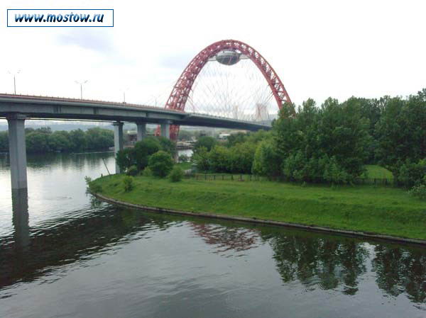 Вантовый мост в Серебрянном бору через реку Москву