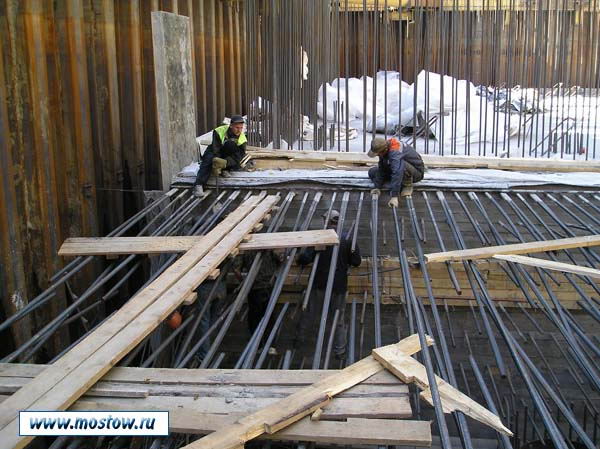 Подготовительные, опалубочные и арматурные работы при строительстве вантового моста
